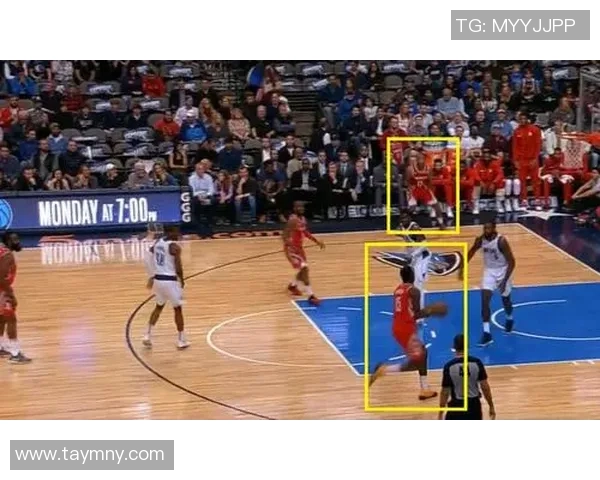 卡佩拉与小乔丹的对决谁能在篮下占据绝对优势解析比赛关键时刻表现